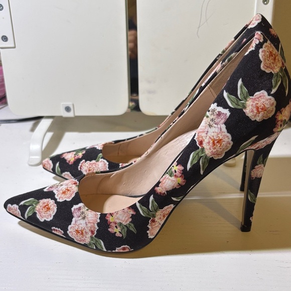 Aldo Floral Black and Pink Heels - Picture 4 of 7